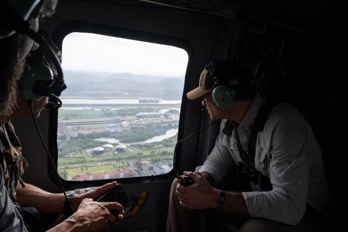 El secretario de Defensa de EEUU, Pete Hegseth, durante una visita al canla de Panamá
