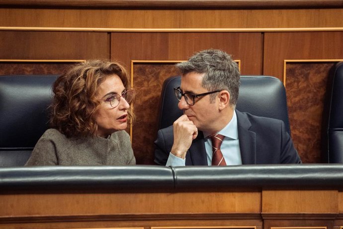 Archivo - Arquivo - A Primeira Vice-Presidente e Ministra da Fazenda, María Jesús Montero, e o Ministro da Presidência, Justiça e Relações com o Parlamento, Félix Bolaños, durante uma sessão plenária extraordinária no Congresso dos Deputados em 22 de jane