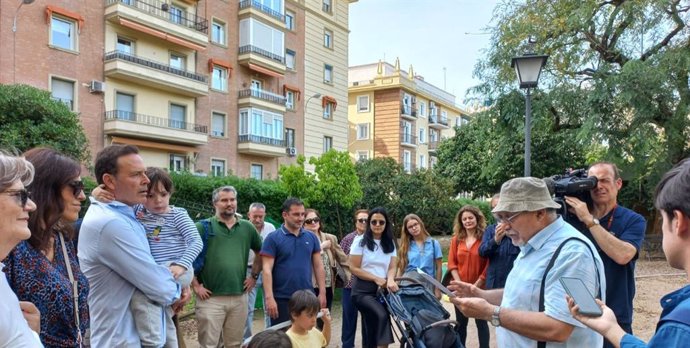 La Asociación de Vecinos de Los Remedios se reún en el parque Manuel Ferrand en señal de protesta.