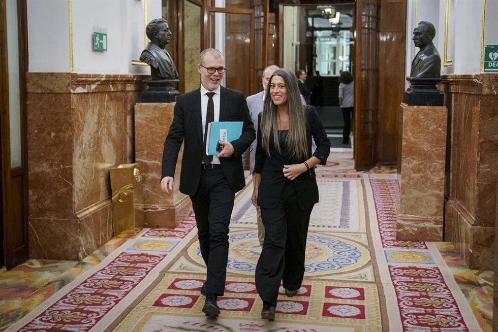 El diputado de Junts, Josep Maria Cruset y la portavoz de Junts en el Congreso, Miriam Nogueras, a 8 de abril de 2025, en Madrid (España).