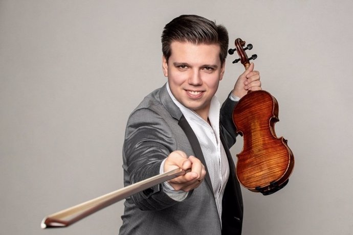 Fotografía del violinista Sergei Dogadin realizada por Anastasia Steiner