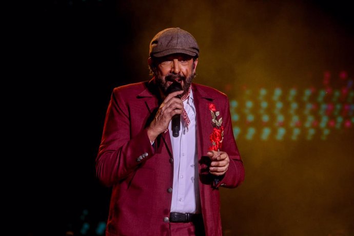 Archivo - El cantautor dominicano Juan Luis Guerra actúa en la quinta edición del Festival Río Babel, en la Caja Mágica de Madrid, a 1 de julio de 2023, en Madrid (España). El cantante llega al Río Babel con el show ‘Juan Luis Guerra 4.0’, donde presenta 