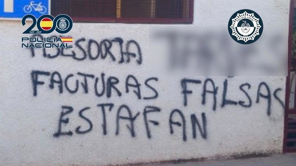 Detenido acusado de hacer pintadas contra una asesoría en varias zonas de Elche