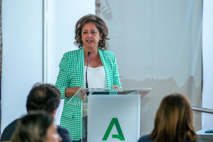 La consejera de Sostenibilidad y Medio Ambiente, Catalina García interviene en la tertulia cinegética "Vicente Gamarra". A 8 de abril de 2025 en Sevilla, Andalucía (España).