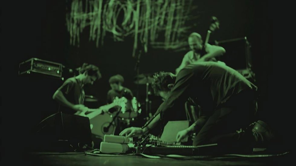 El Teatro Cánovas de Málaga, perteneciente a la Consejería de Cultura y Deporte, organiza junto a la asociación malagueña Oigovisiones el ciclo Fuera de fase / Sesiones de escucha que este jueves está dedicada a la escena musical post rock.