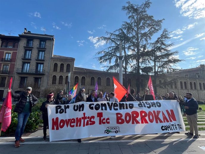 Manifestación de trabajadores de TCC, empresa concesionaria del transporte urbano comarcal de Pamplona.