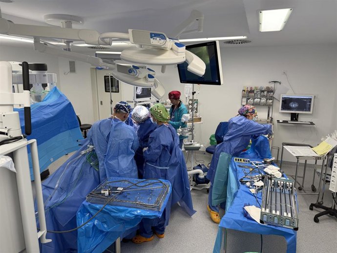 El curso de formación en la nueva técnica de cirugía abdominal ha contado con una cirugía en directo.