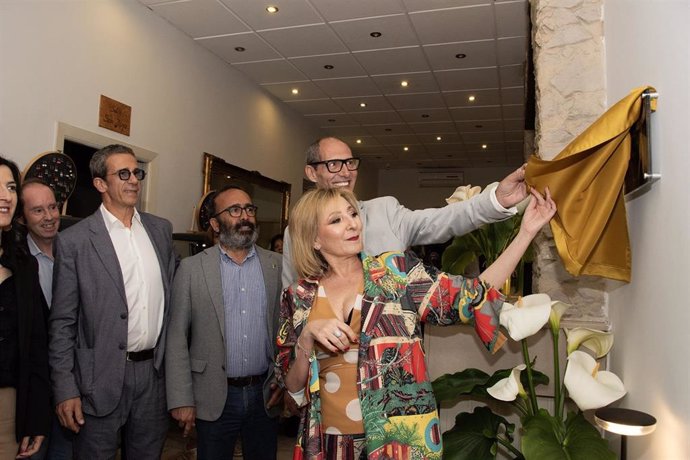 Inauguración de la exposición 'Embrujo' sobre MIguel de Molina