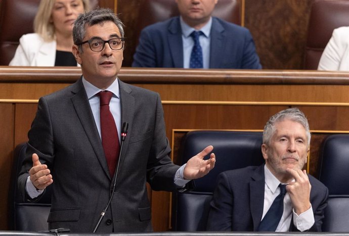 El ministro de la Presidencia, Relaciones con las Cortes y Justicia, Félix Bolaños, interviene durante una sesión de control al Gobierno, en el Congreso de los Diputados, a 9 de abril de 2025, en Madrid (España). El Gobierno afronta hoy en el Congreso una