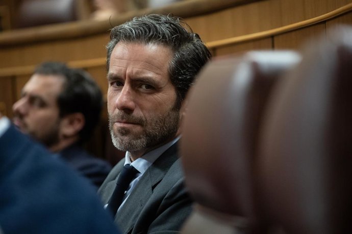 O Secretário Adjunto de Cultura e porta-voz do PP, Borja Sémper, durante uma sessão plenária no Congresso dos Deputados, em 18 de março de 2025, em Madri (Espanha). A sessão plenária do Congresso dos Deputados debate a consideração da proposta do PSOE par