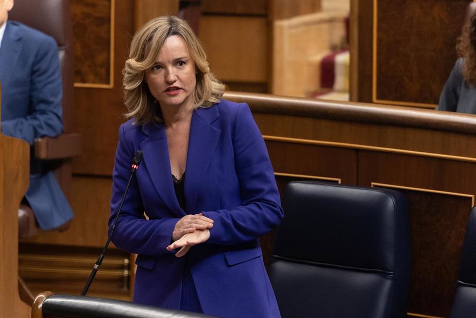 La ministra Portavoz, de Educación, Formación Profesional y Deporte, Pilar Alegría, interviene durante una sesión de control al Gobierno, en el Congreso de los Diputados.