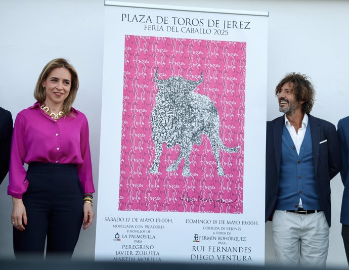 La presidenta de la Diputación de Cádiz, Almudena Martínez, en el acto de presentación del cartel de la feria taurina en Jerez, celebrado en el Museo Lola Flores.