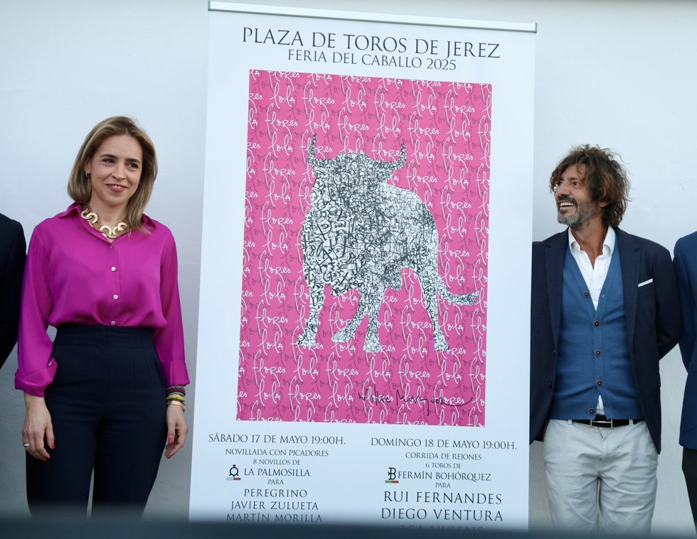 La presidenta de la Diputación de Cádiz, Almudena Martínez, en el acto de presentación del cartel de la feria taurina en Jerez, celebrado en el Museo Lola Flores.