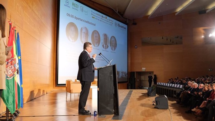 El secretario general de Investigación e Innovación de la Junta, Antonio Posadas, en el comité técnico de la Red Española de Ciudades Inteligentes.
