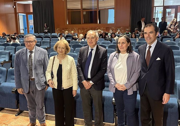 Jesús Fonseca, María Pilar Celma, Antonio Largo, Estrella Alonso y Rafael Benjumea en la jornada 'El impacto de la inteligencia artificial en el periodismo y en la creación literaria', organizada por la Fundación Duques de Soria y la UVa.