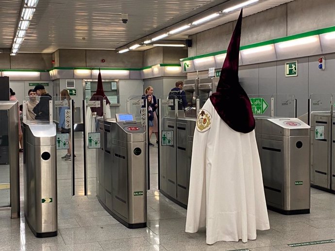 El metro de Sevilla refuerza su servicio en Semana Santa.