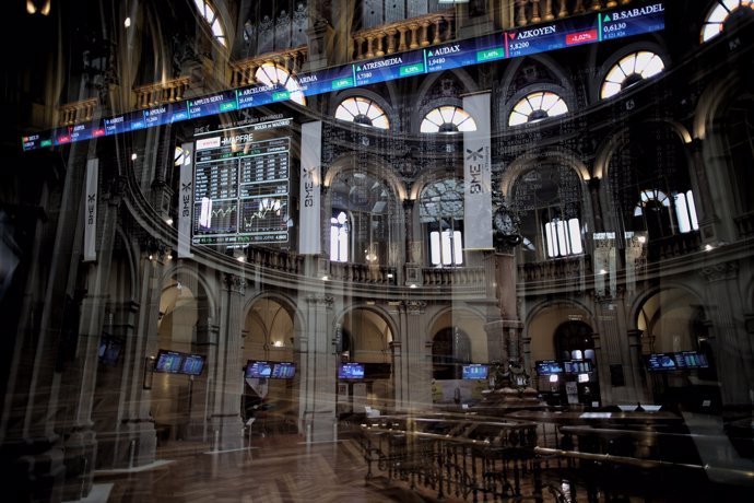 Paneles del Ibex, en el Palacio de la Bolsa de Madrid