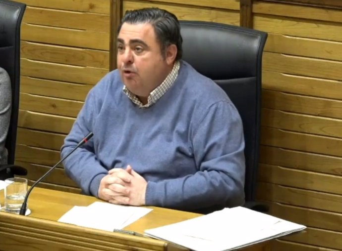 El concejal de Tráfico, Movilidad y Transporte Público de Gijón, Pelayo Barcia, interviene en el Pleno Municipal gijonés.