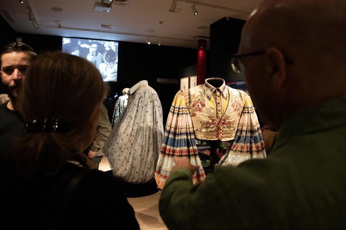 Elementos de la exposición que se puede ver en Cáceres organizada en el marco del ciclo de conferencias 'Tiempo negro'