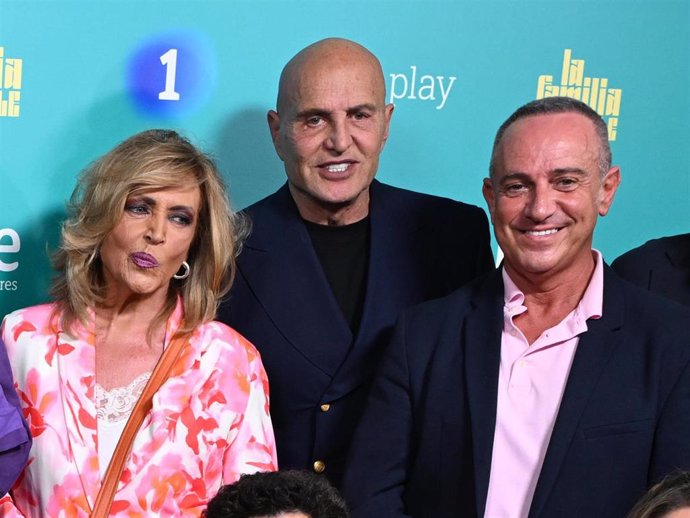 Lydia Lozano, KIko Matamoros y Víctor Sandoval durante la fiesta de presentación de ‘La familia de la tele’