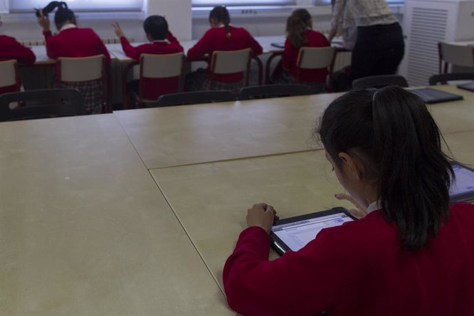Archivo - Tablets en un colegio
