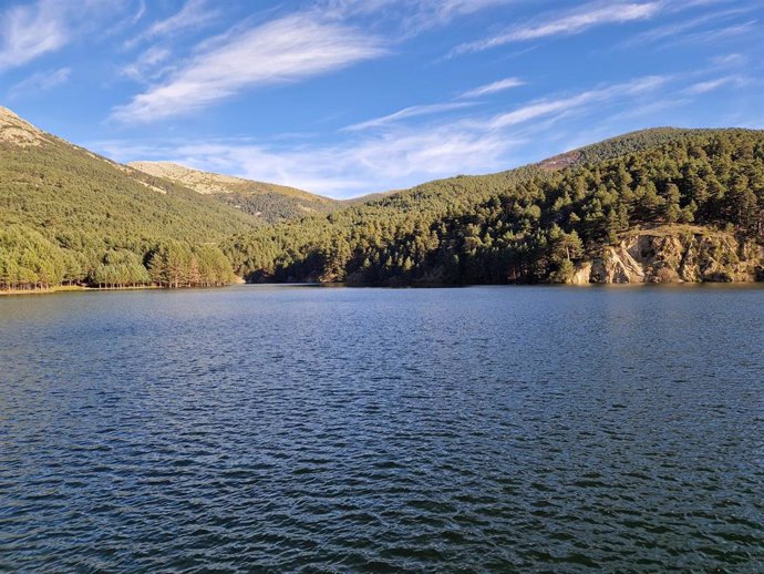 Archivo - Embalse de El Tejo, en El Espinar (Segovia).