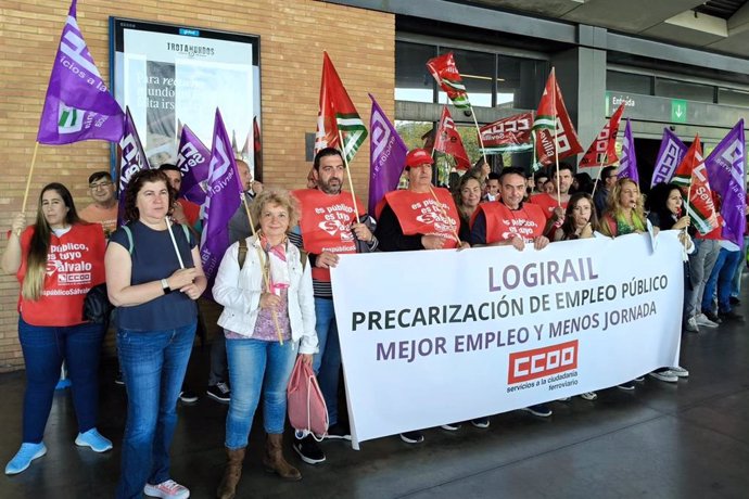 CCOO exige condiciones laborables "dignas" para la plantilla de LogiRAIL con una protesta en Santa Justa