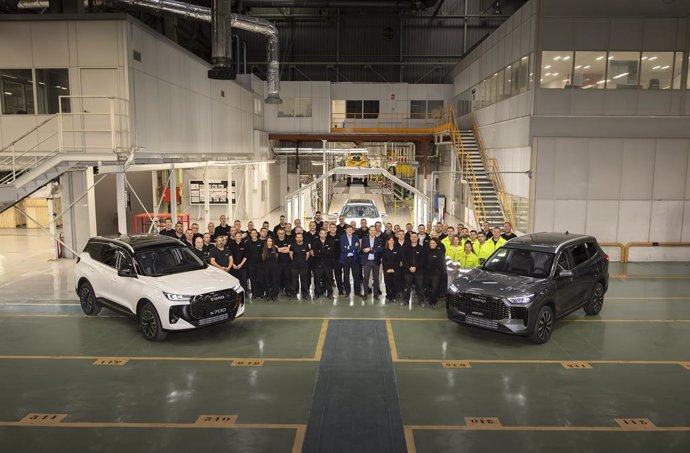 El primer Ebro s700 Phev a la fàbrica de la Zona Franca a Barcelona