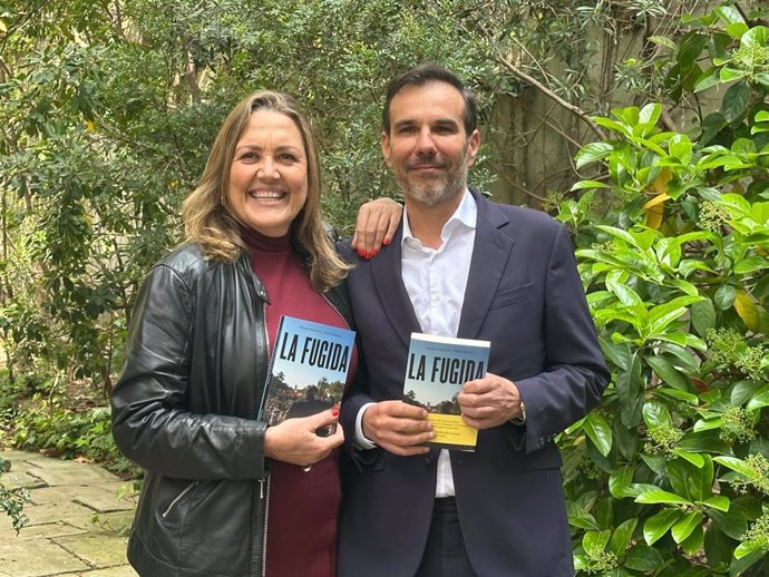 La periodista Mayka Navarro y el investigador Paco Marco presentan el libro 'La fugida'