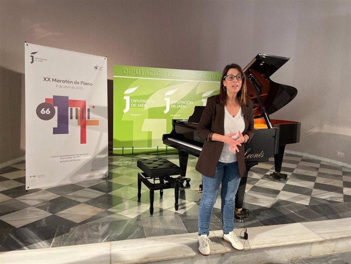 África Colomo asiste al XX Maratón de Piano.