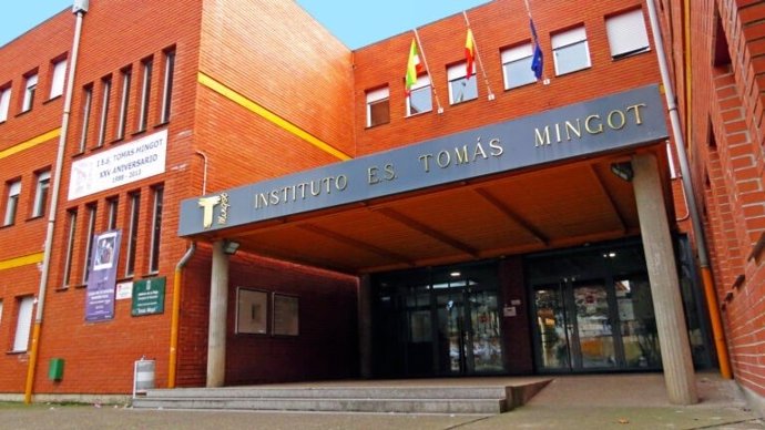 AMPA IES Tomás Mingot critica una demora "injustificada" en la asignación de un profesor de 2º de Bachillerato tras baja