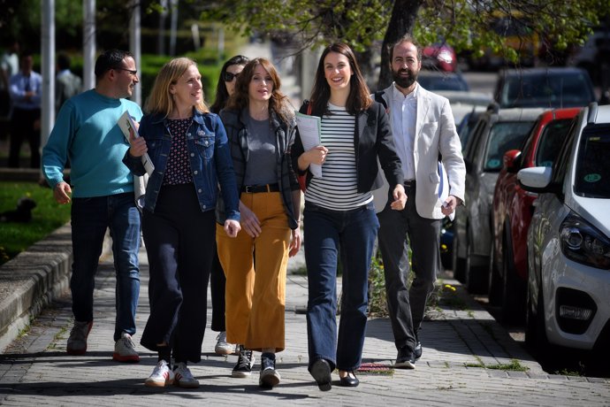 (i-d) La concejala de Más Madrid en el ayuntamiento de Madrid, Lucía Lois Méndez de Vigo, la concejala de Más Madrid en el Ayuntamiento de Madrid, Sara Ladra Álvarez, la portavoz de Más Madrid en el Ayuntamiento de Madrid, Rita Maestre con la denuncia 