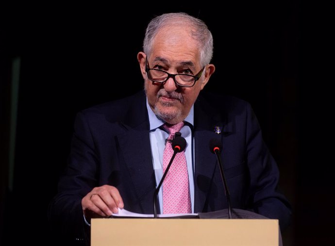 El presidente del Tribunal Constitucional, Cándido Conde-Pumpido, durante un desayuno, en el Ateneo de Madrid, a 7 de abril de 2025, en Madrid (España). El Ateneo de Madrid organiza los ‘Desayunos del Ateneo’ con el objetivo de crear un espacio de encuent