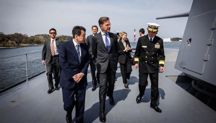 O secretário-geral da OTAN, Mark Rutte, visita a base naval de Yokosuka.