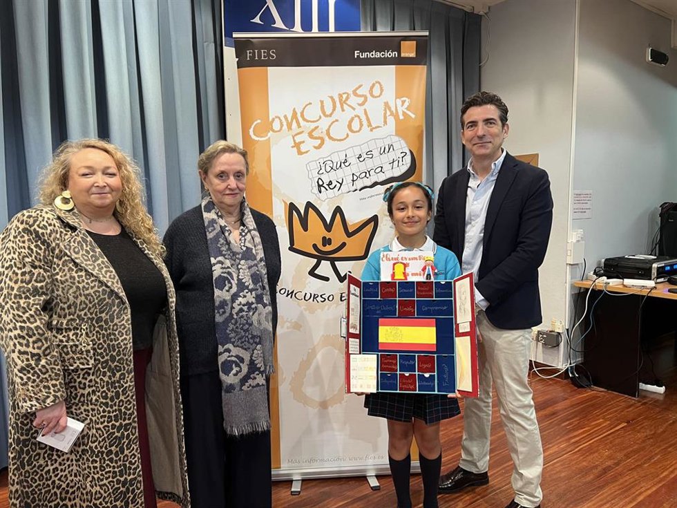 La alumna Sofía Sabín Álvarez de 5 de Primaria en el Colegio San Ignacio (Jesuitas) de Oviedo, ganadora de la 44 edición del concurso '¿Qué es un rey para ti?' del curso escolar 2024-25.