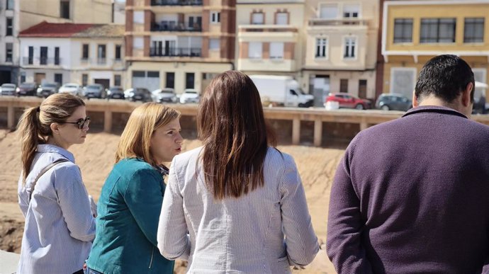 Bernabé visita las obras en el barranco del Poyo en Paiporta