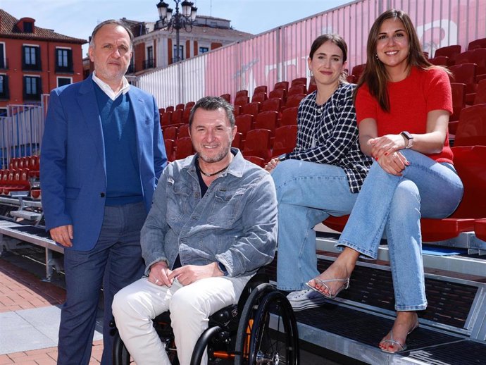 La concejala de Turismo, Blanca Jiménez, y el presidente de Impulsa Igualdad en la Comunidad, Francisco J. Sardón, rubrican un nuevo convenio con el objetivo de seguir aunando esfuerzos