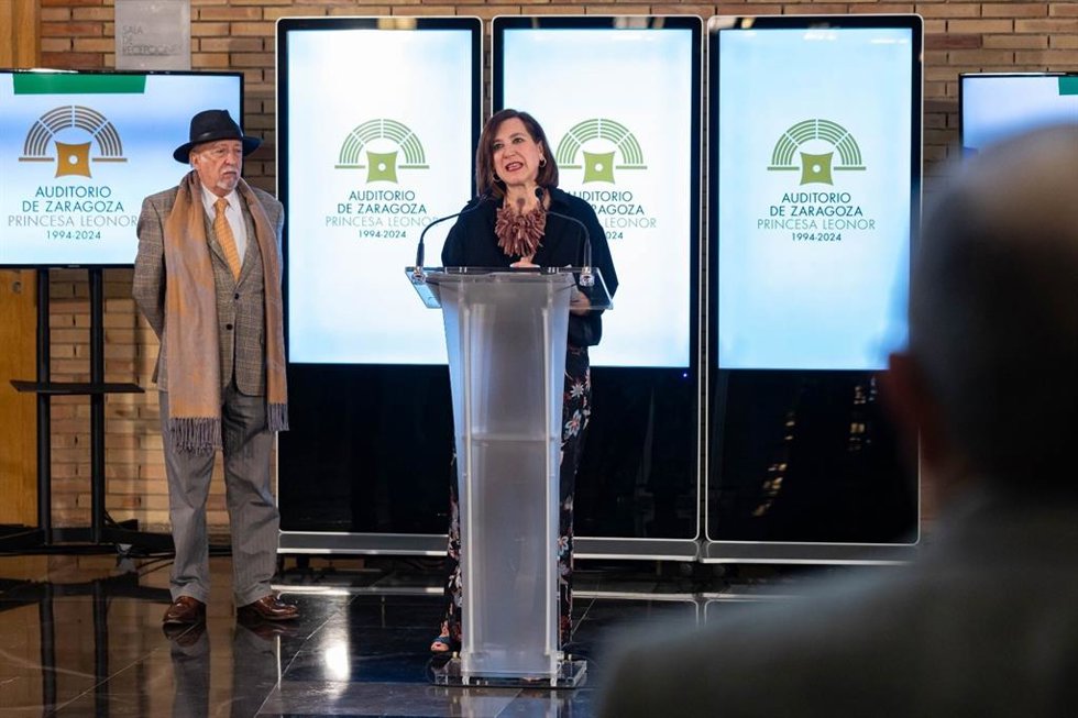 La consejera municipal de Cultura, Educación y Turismo, Sara Fernández, y el director del Auditirio, Miguel Ángel Tapia