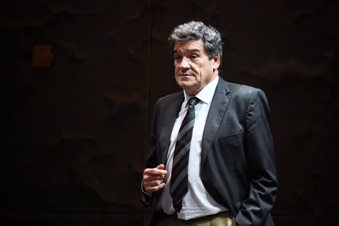 El gobernador del Banco de España, José Luis Escrivá, interviene en el marco de la Cátedra Fundación La Caixa Economía y Sociedad, en el CaixaForum, a 24 de marzo de 2025, en Madrid (España). Escrivá ha ofrecido una conferencia sobre la situación y perspe