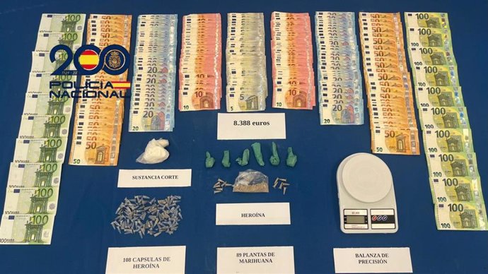 Dinero y droga incautada en una operación antidroga en la calle Nueva de Jerez