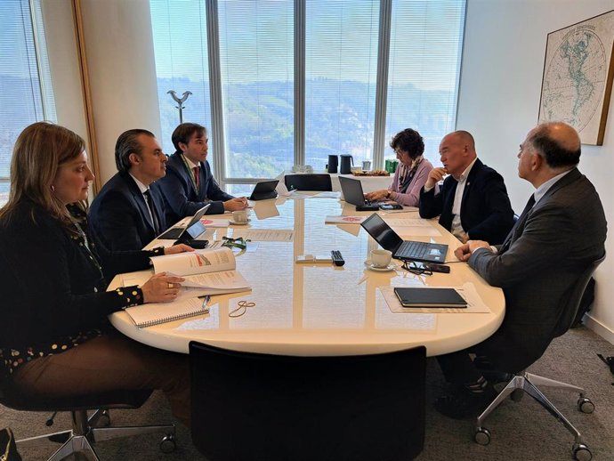 Antoni Vera visita Ikerbasque, referente en atracción de talento investigador en el País Vasco.