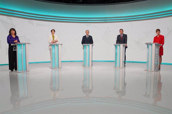 Archivo - (I-D) La candidata de Podemos Galicia a la Presidencia de la Xunta, Isabel Faraldo, la candidata del BNG a la Presidencia de la Xunta de Galicia, Ana Pontón, el presidente de la Xunta de Galicia y candidato del PP a la reelección, Alfonso Rueda,