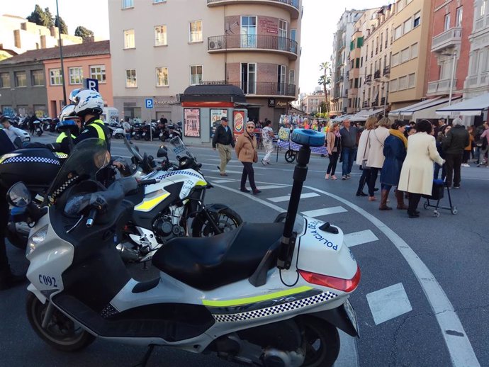 Archivo - Policía Local Málaga visitas gente Semana Santa 