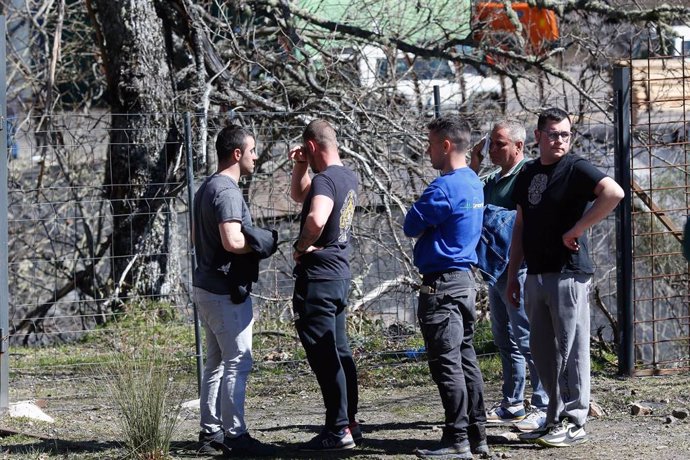 Familiares y amigos de las víctimas durante las labores de búsqueda de las víctimas del accidente en la mina de Cerredo, a 31 de marzo de 2025, en Degaña, Asturias (España). Cinco personas han fallecido y otras cuatro han resultado heridas de consideració