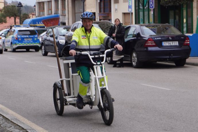 Limpiacleta, bicicleta eléctrica incorporada al servicio de limpieza viaria de Astillero