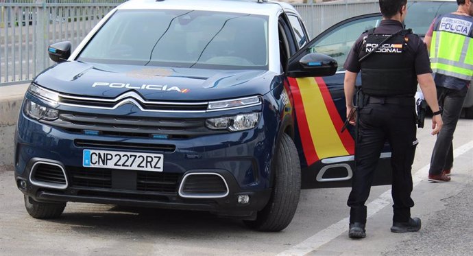 Agente de la Policía Nacional en Valencia.