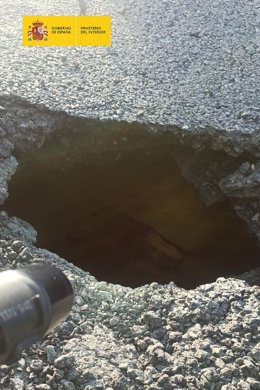 Socavón en la A-49 en la provincia de Huelva.