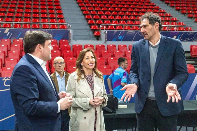La alcaldesa de Zaragoza, Natalia Chueca, sisita el pabellón Príncipe Felipe que acoge la Final Six de la Euroliga Femenina