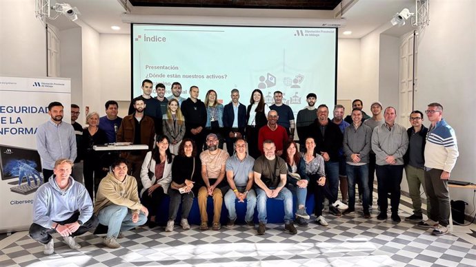 Una treintena de emprendedores y pymes han participado en una jornada sobre ciberseguridad impartida por la Diputación de Málaga