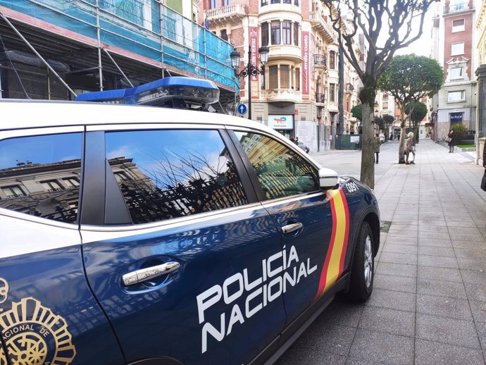 Archivo - Coche de Policía Nacional